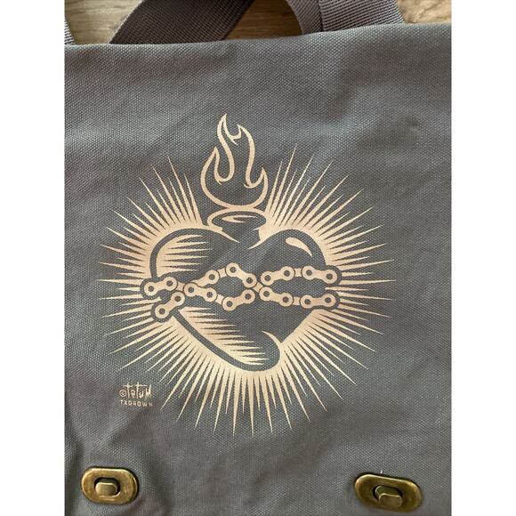 Vintage San Antonio Artist Tatum Cross Body Gray Bag - Heart Logo - Picture 2 of 10